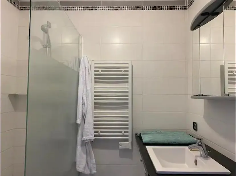 Beau T3 Calme Et Idealement Situe A Hyères France
